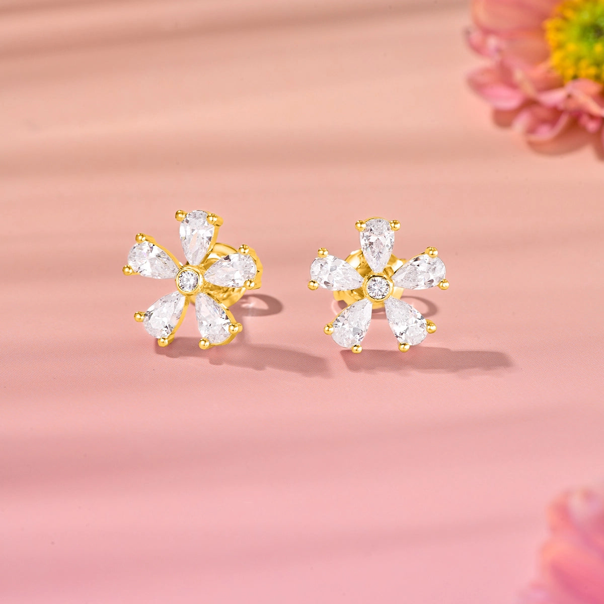 Daisy Flower / Earrings Gold