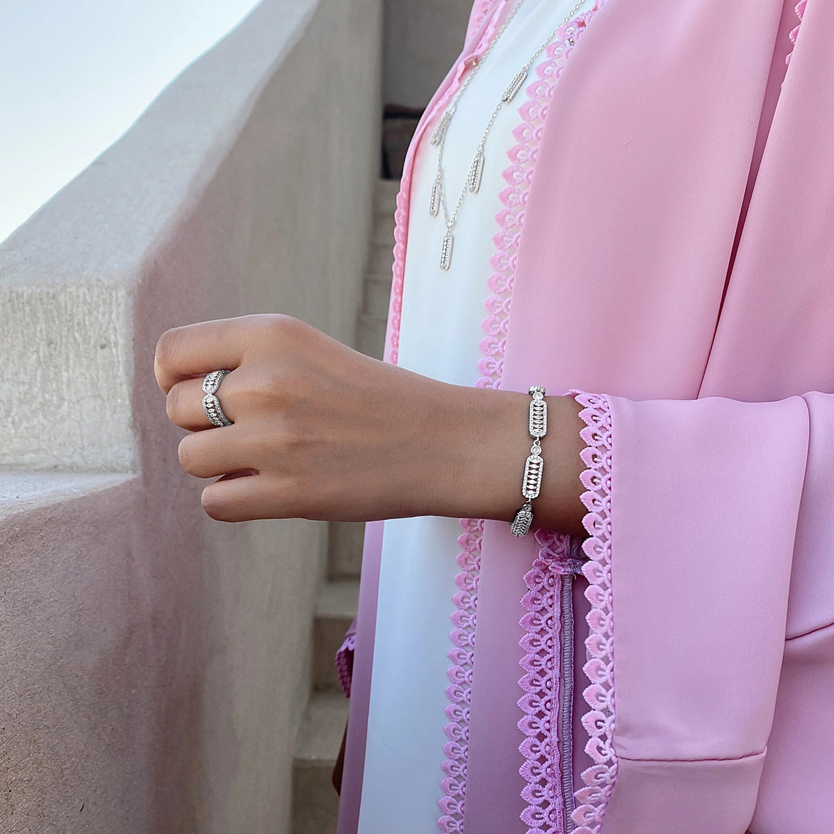 سوار فاين بتصميم متعدد / اللون الفضي