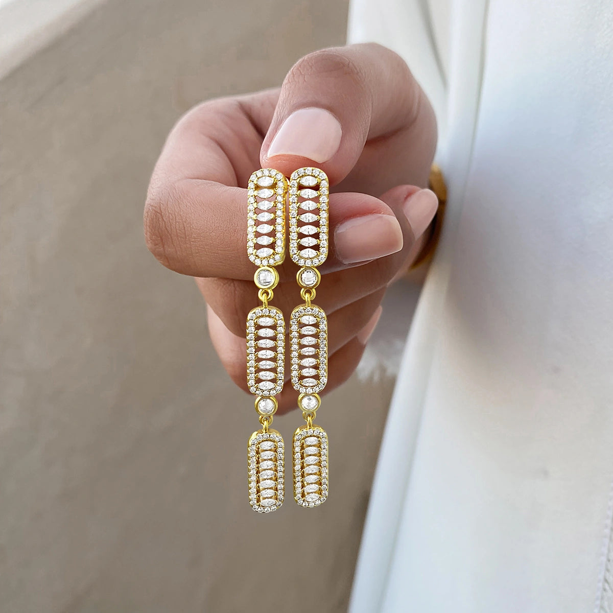 أقراط فاين بتصميم ثلاثي / اللون الذهبي