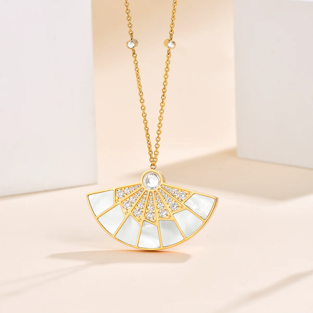 Fan / Necklace Gold