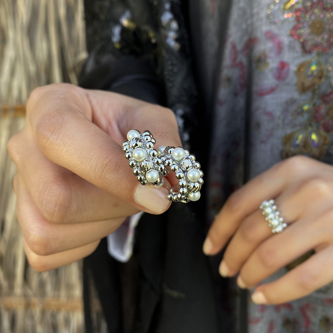 صدف / أقراط باللون الفضي