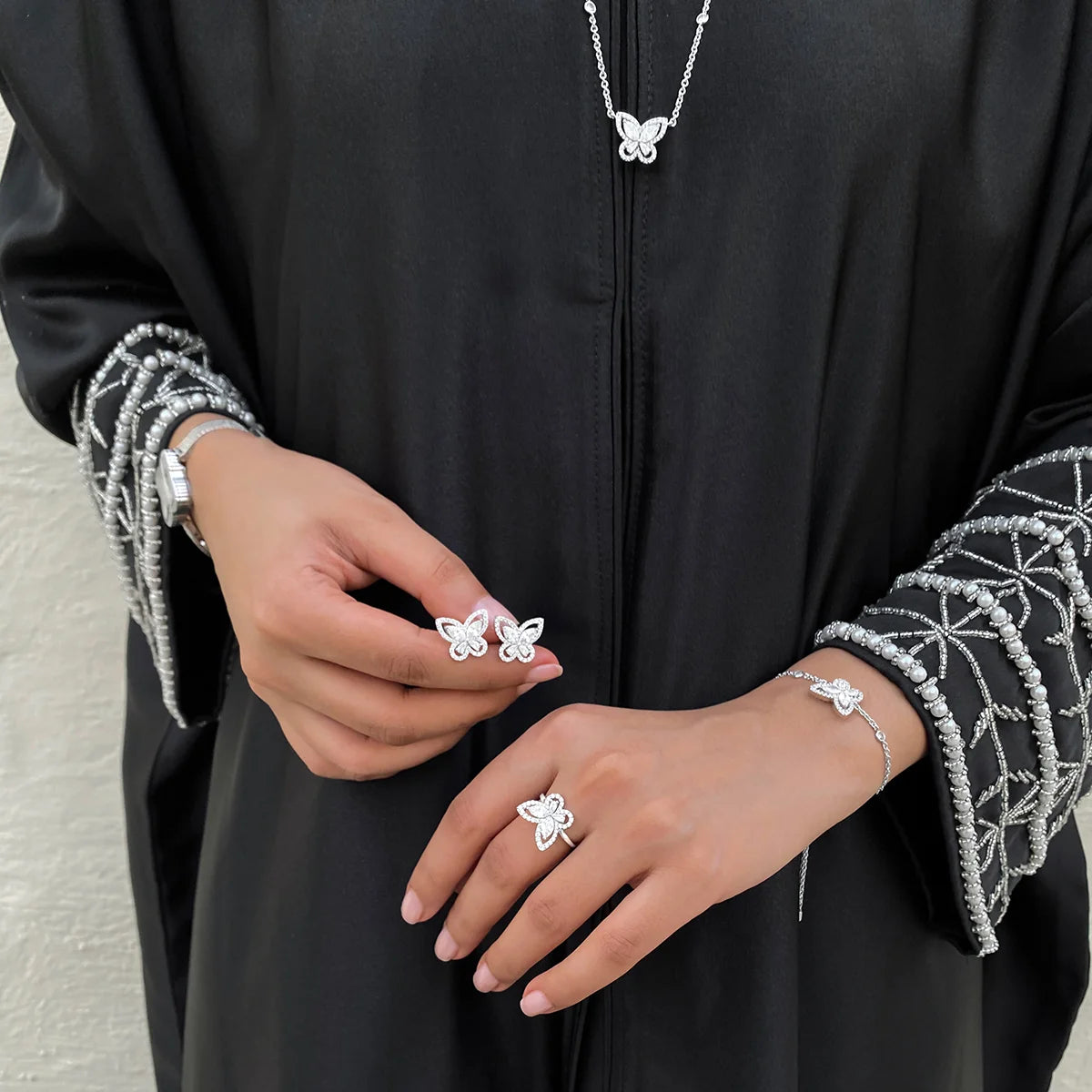 بترفلاي / قلادة باللون الفضي