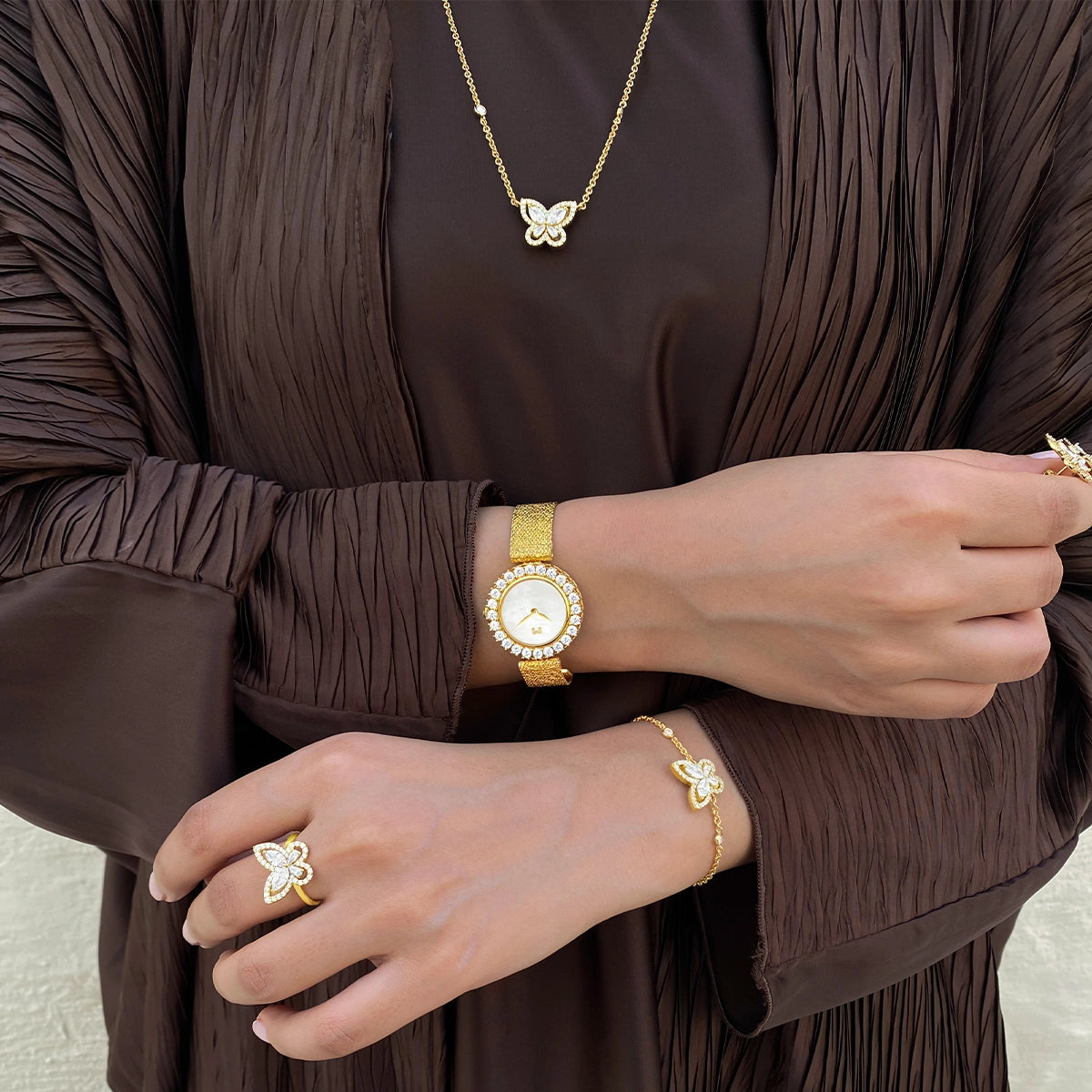 بترفلاي / قلادة اللون الذهب