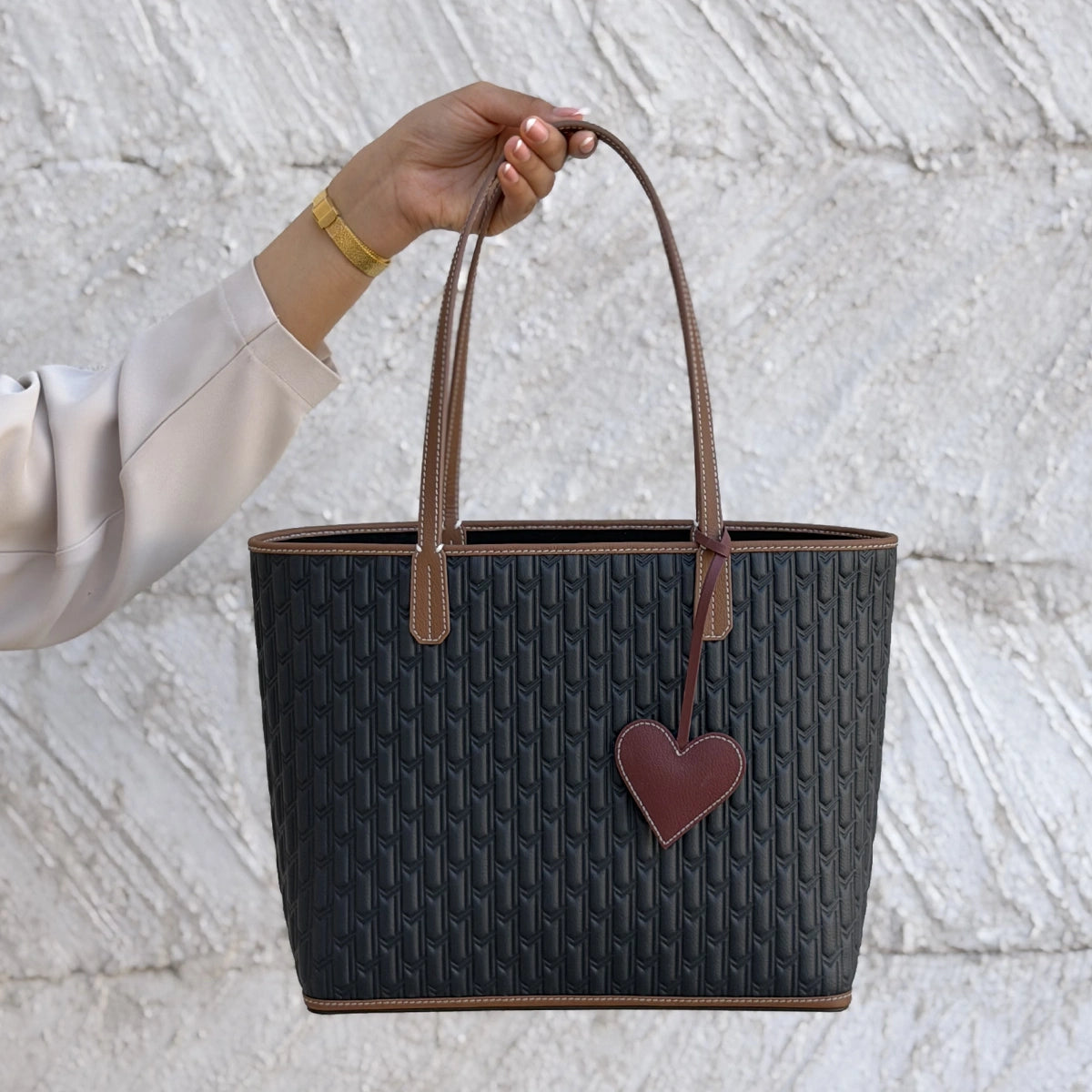 ليذر تشارم / القلب باللون البورغندي