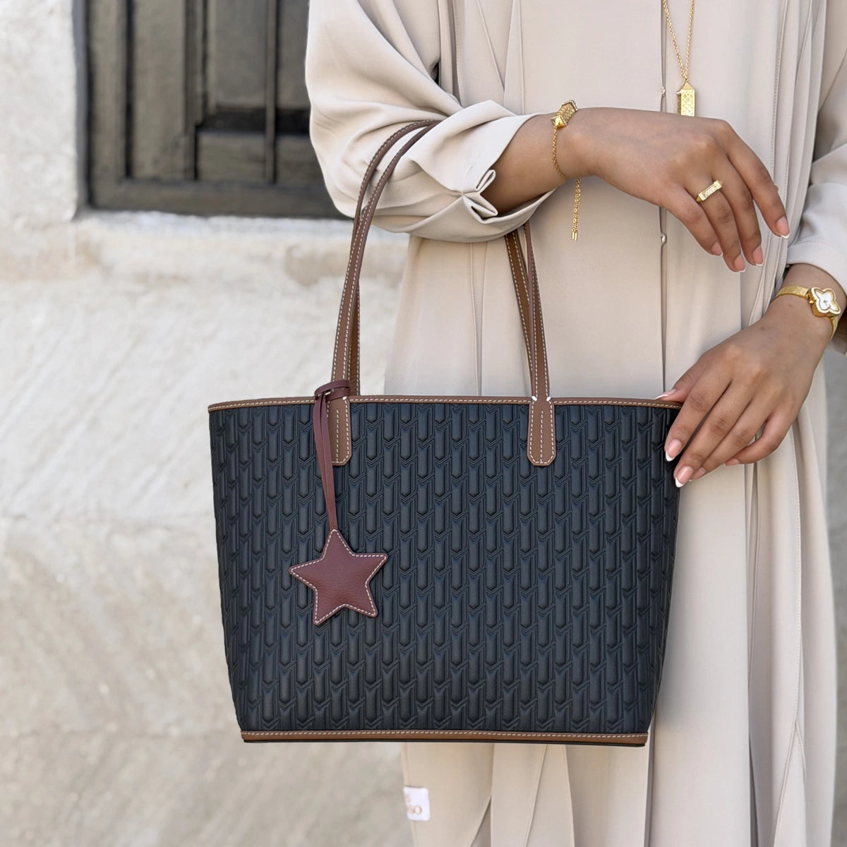 ليذر تشارم / البرقع