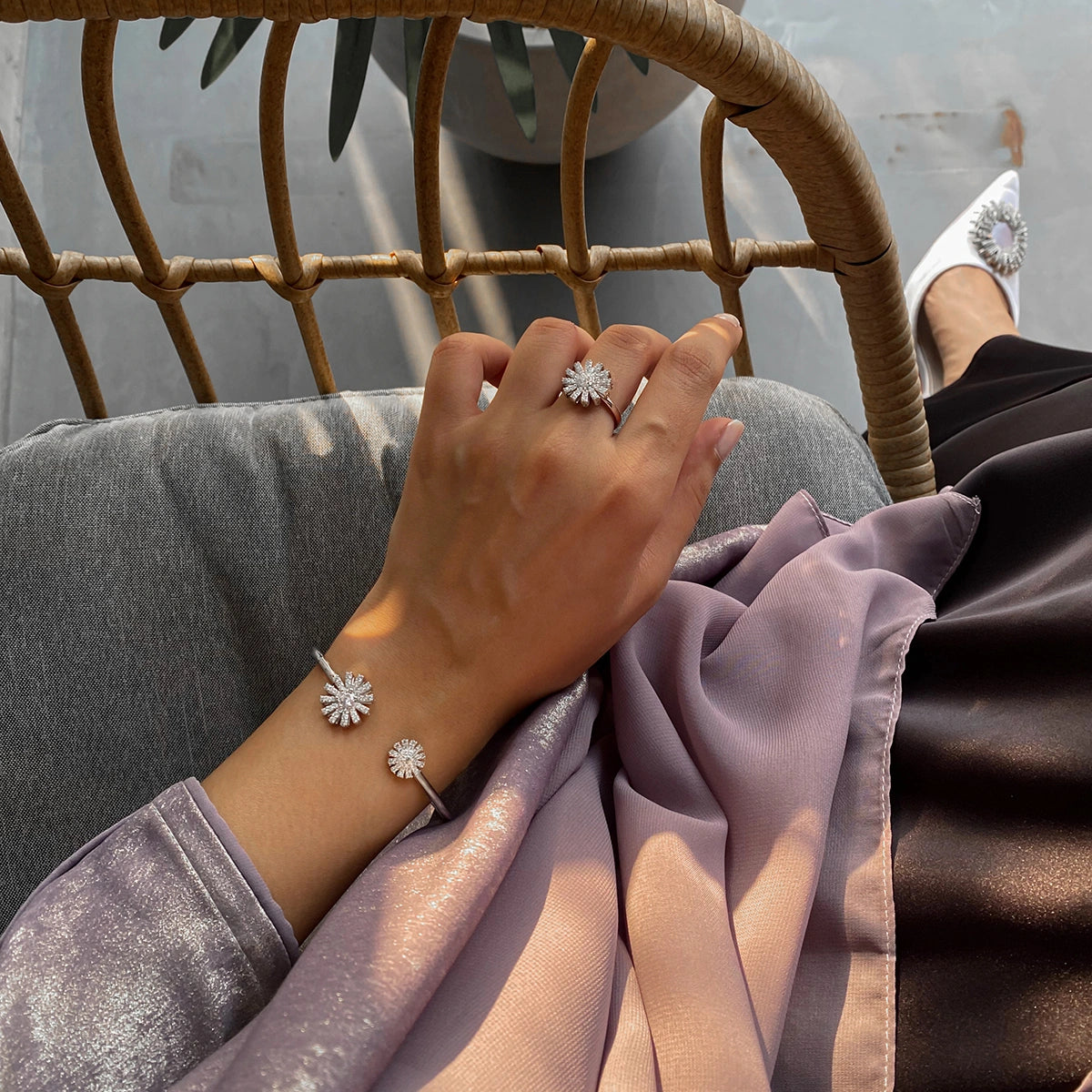 تشارمنق سن فلاور/ سوار باللون الفضي