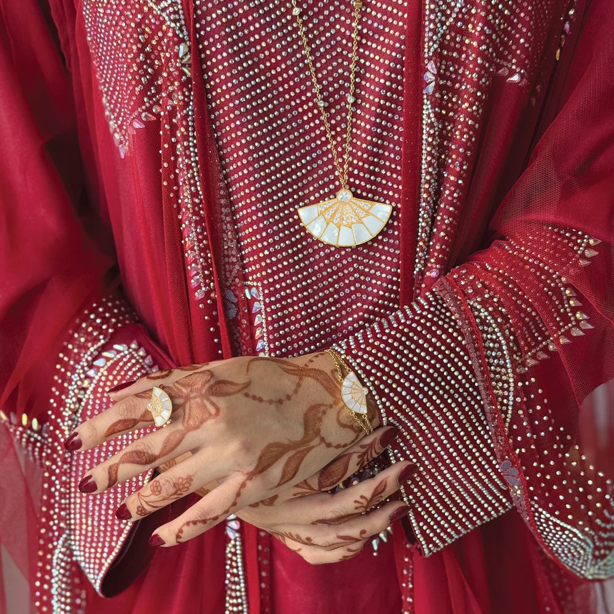 فان / سوار باللون الذهبي