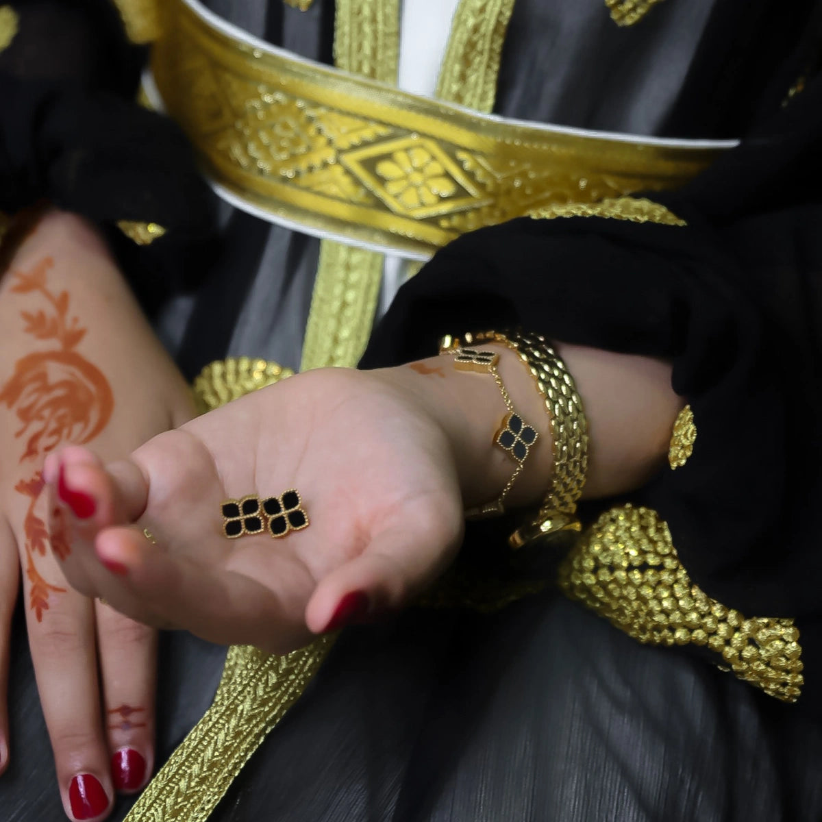 Joory / Earrings Black Gold