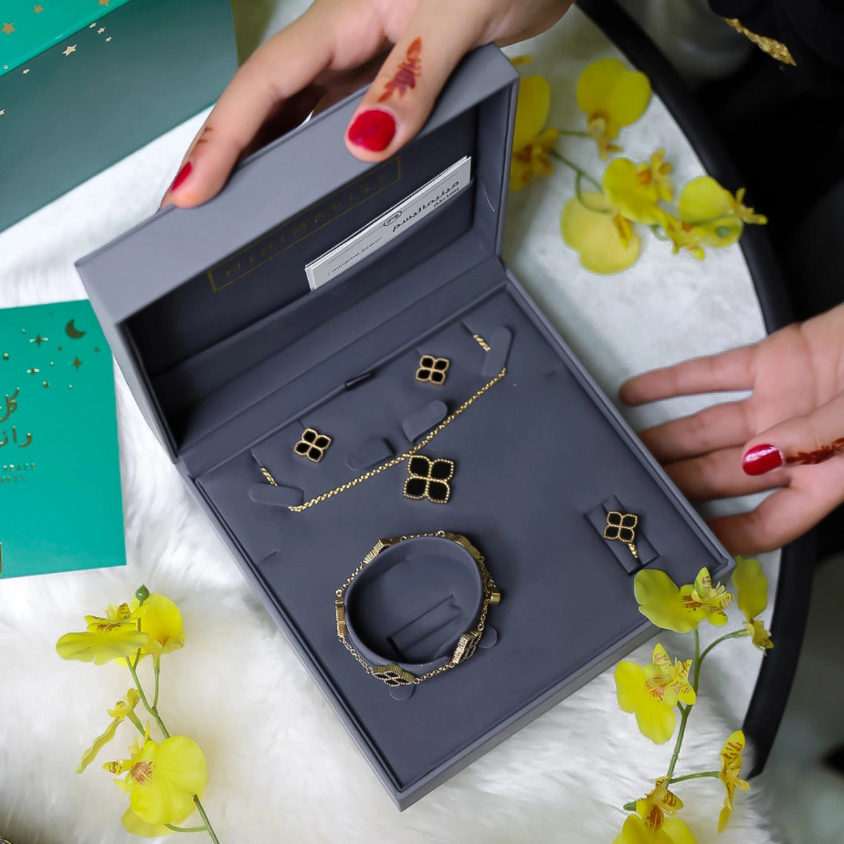 Joory / Earrings Black Gold