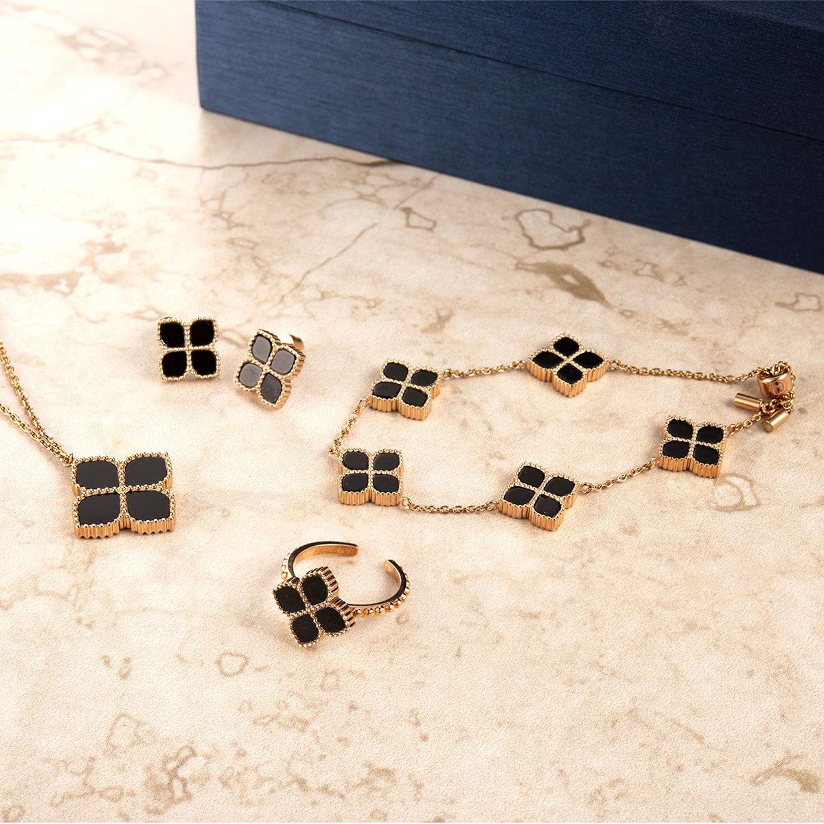 Joory / Necklace Black Gold
