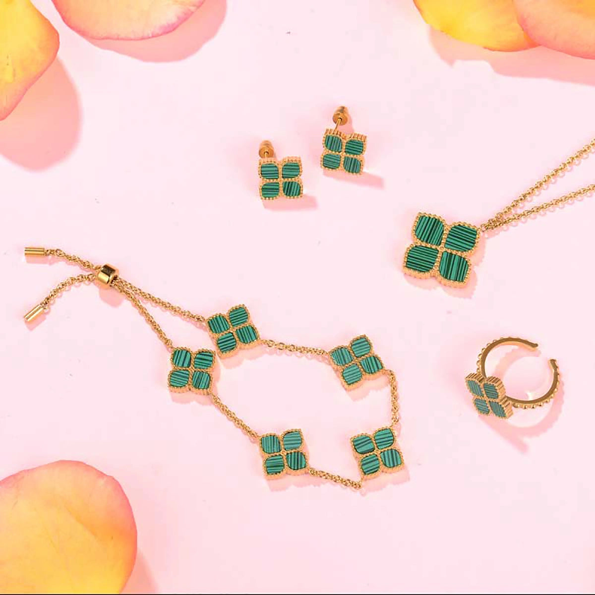 جوري / طقم اللؤلؤ بلون الذهب