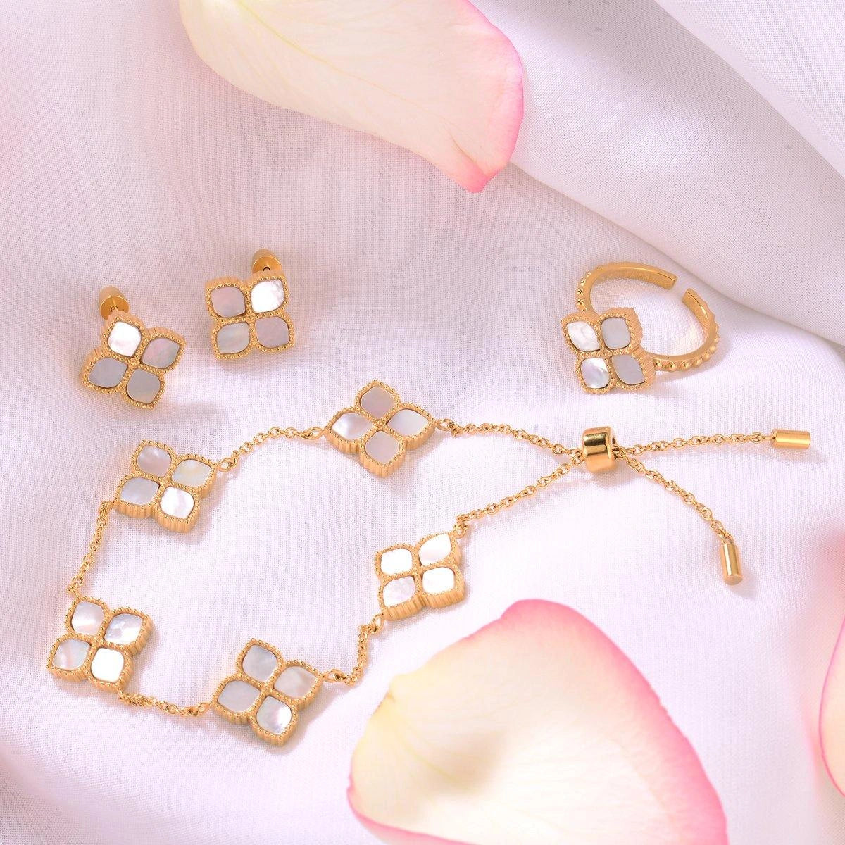 جوري / طقم اللؤلؤ بلون الذهب