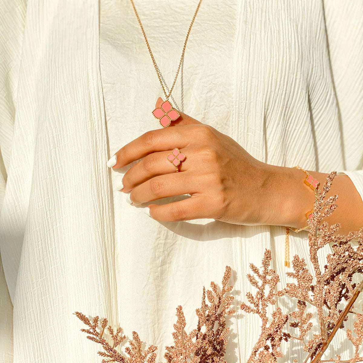 جوري / طقم العقيق الوردي باللون الذهبي