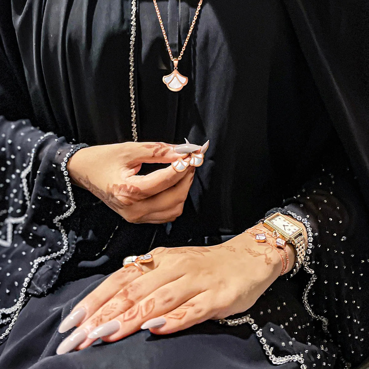 توليب / أقراط اللؤلؤ بلون الروز قولد