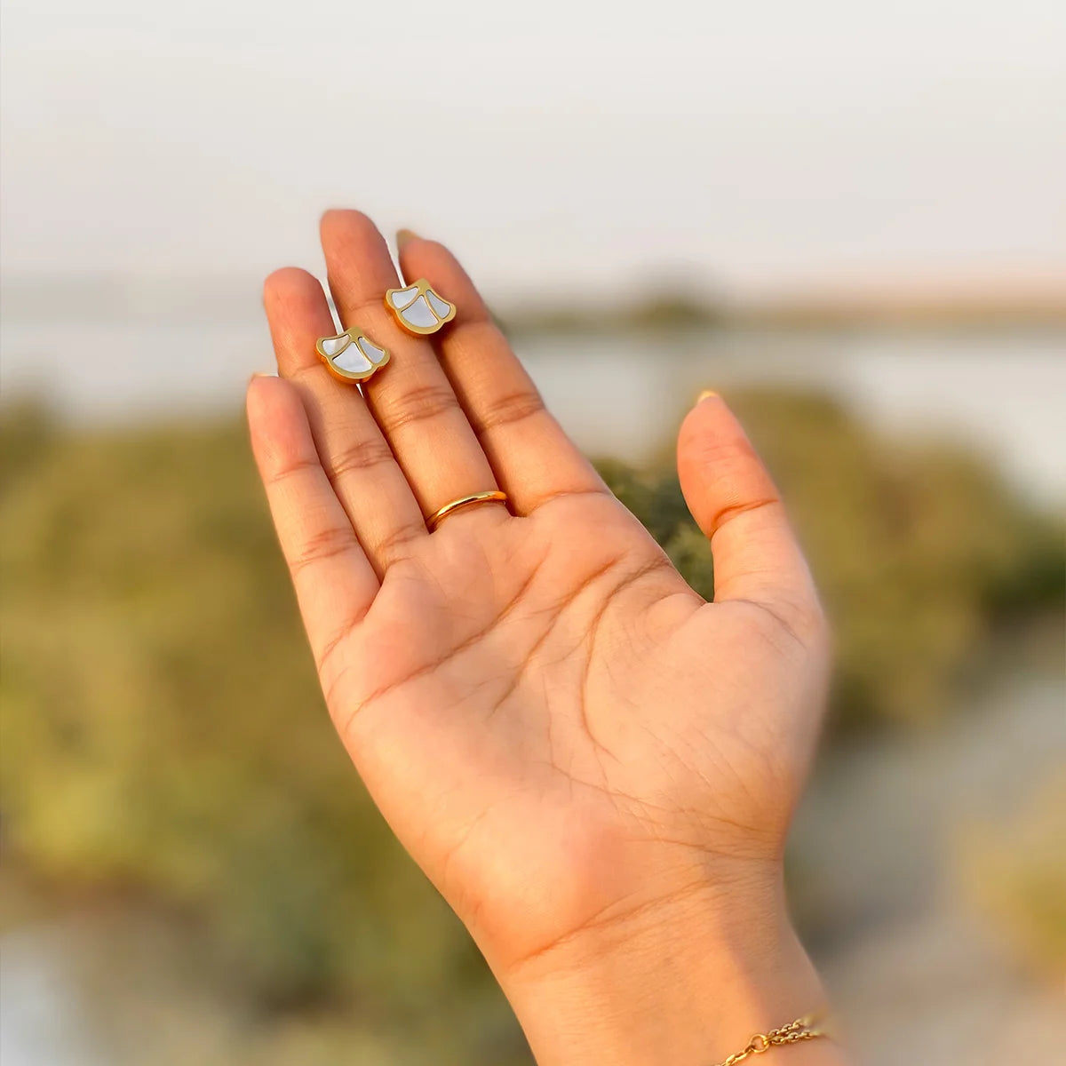 Tulip / Earrings Pearl Gold