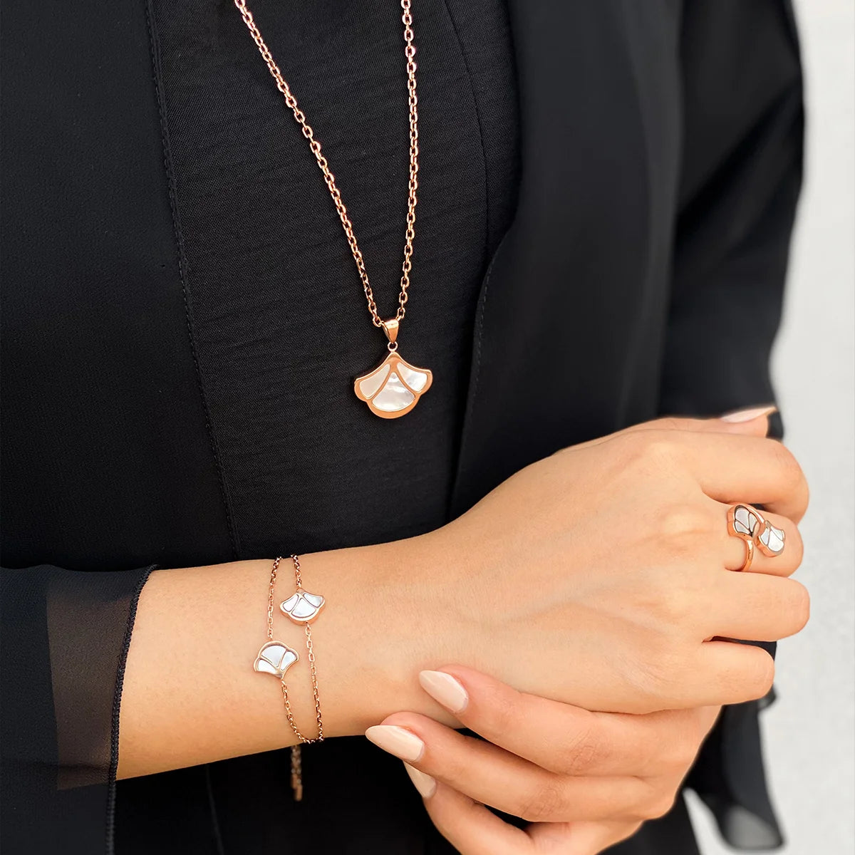 Tulip / Necklace Pearl Rose Gold