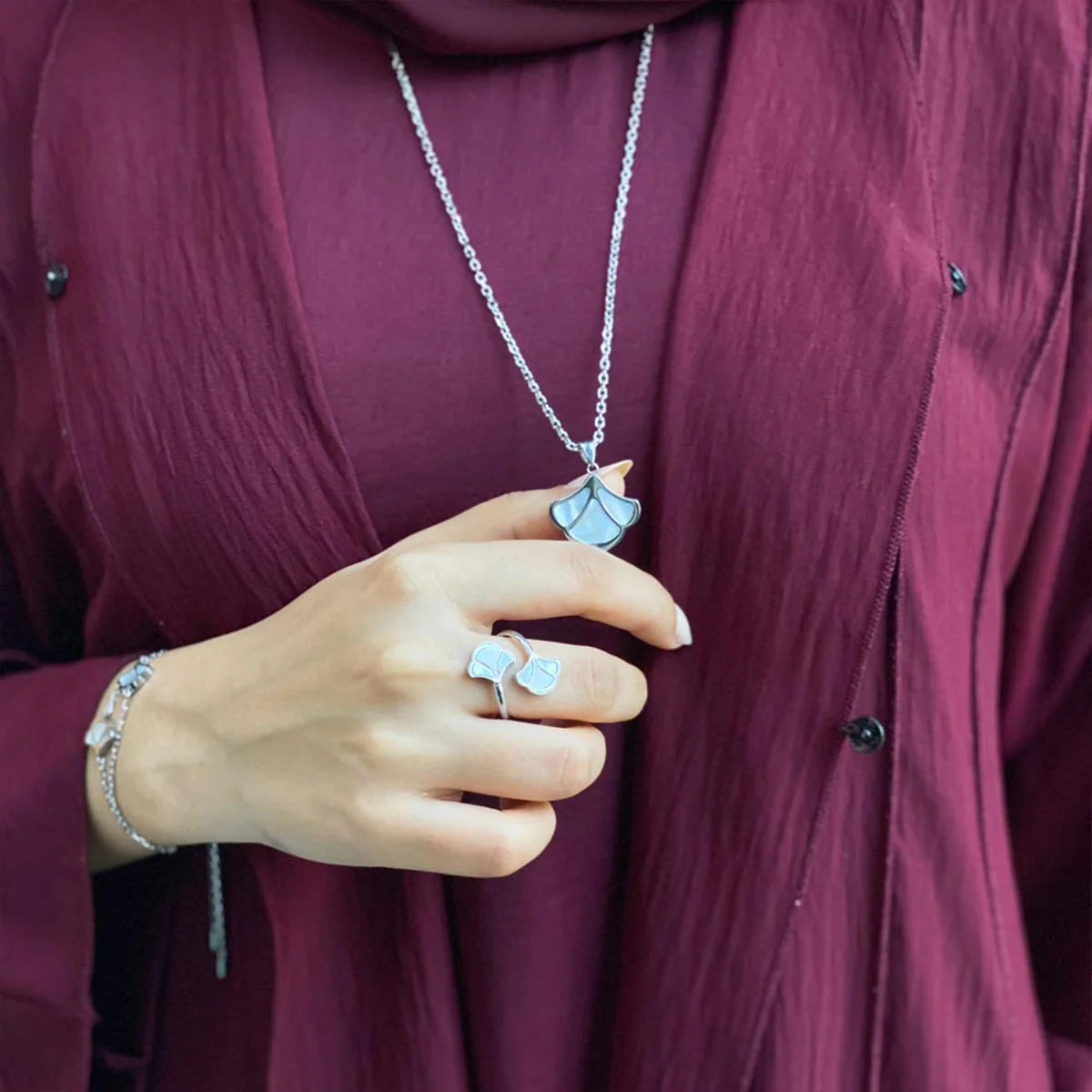 توليب / طقم اللؤلؤ باللون الفضي