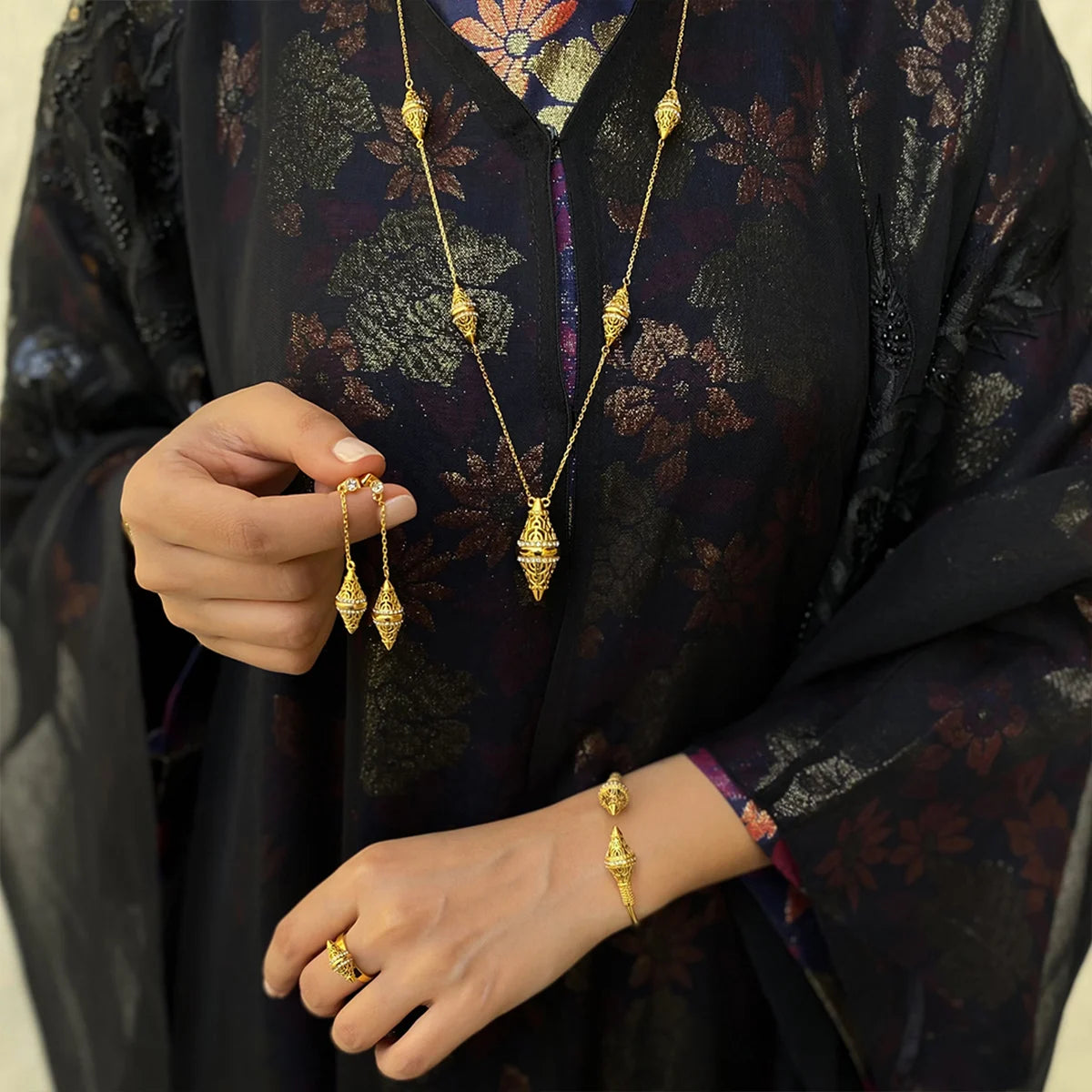 Lantern / Earrings Gold