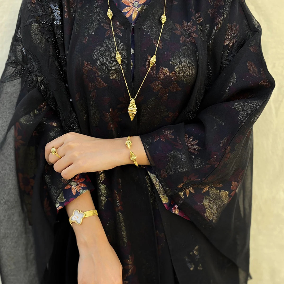 Lantern / Necklace Gold