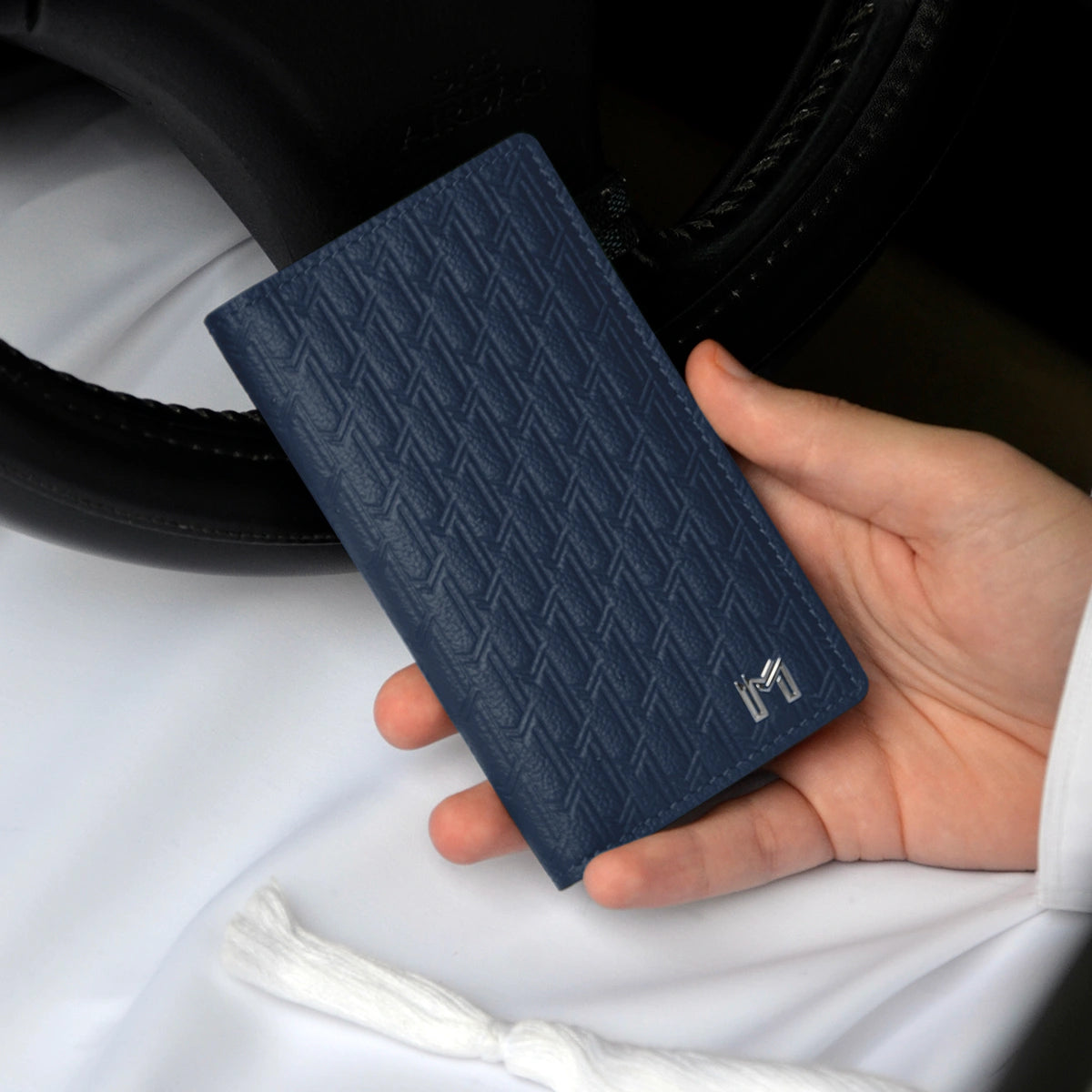 جلد الجمل كحلي / فضي