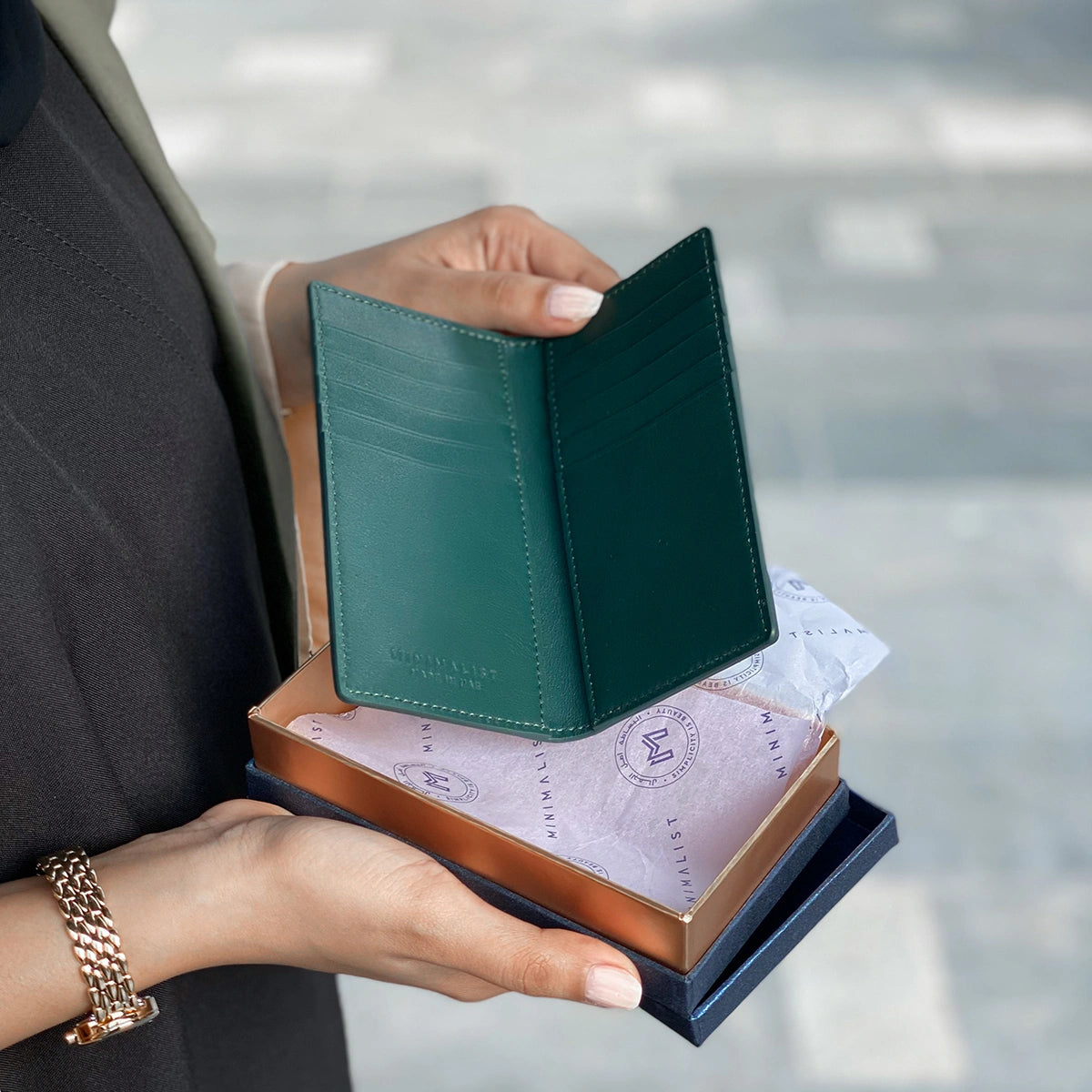 جلد ايطالي اخضر/ ذهبي