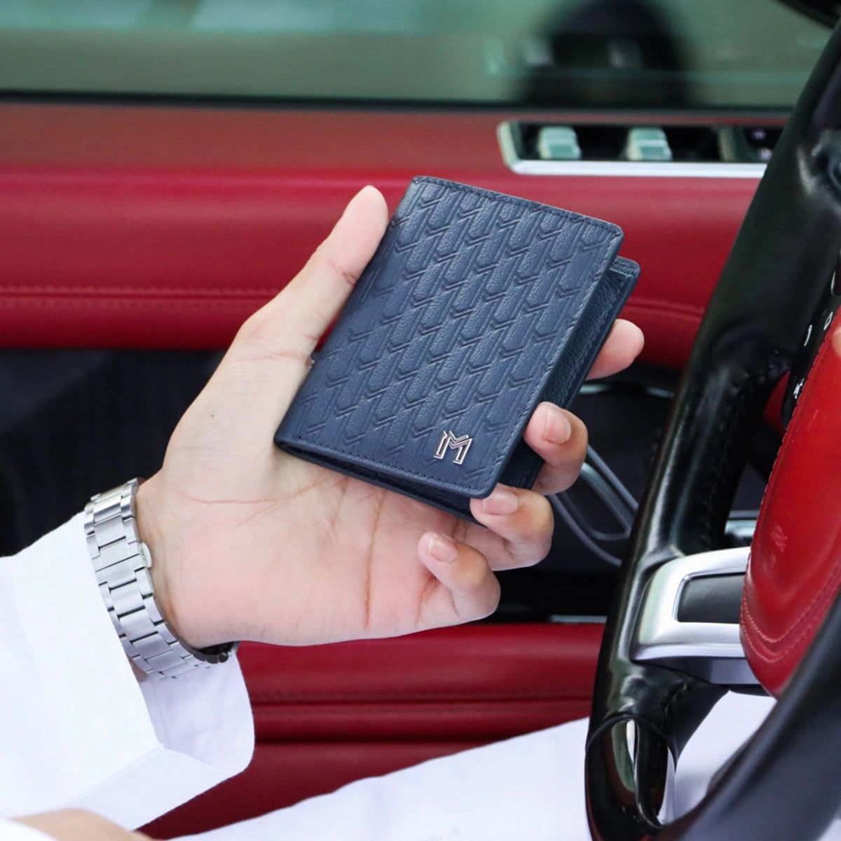 جلد الجمل كحلي / فضي