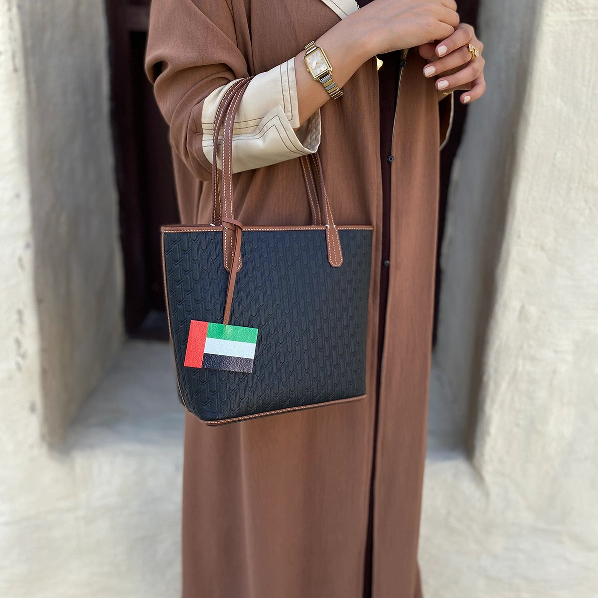 ليذر تشارم / علم الإمارات