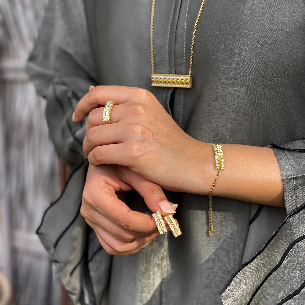 Noora / Earrings Gold