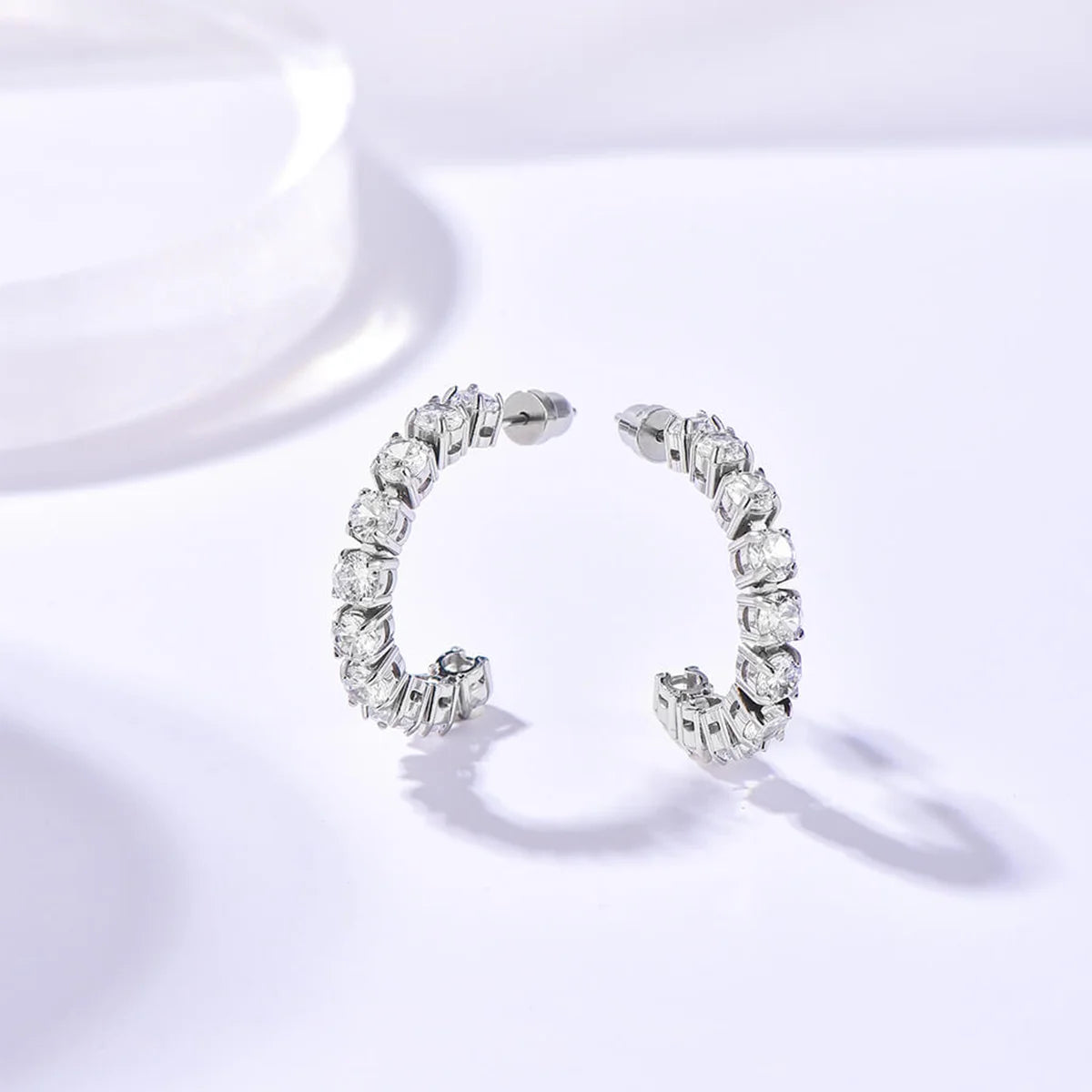 تنس / أقراط باللون الفضي