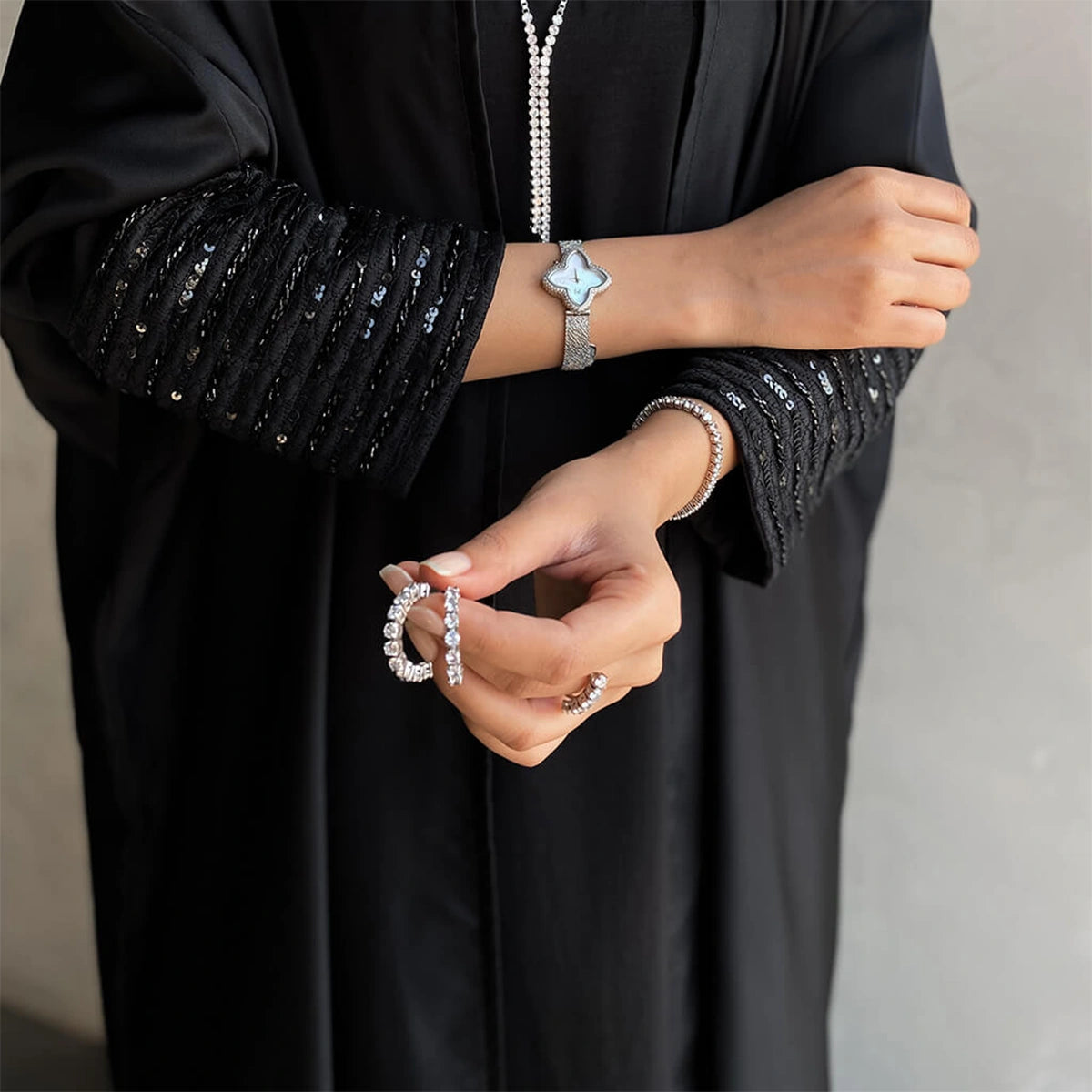 تنس / أقراط باللون الفضي