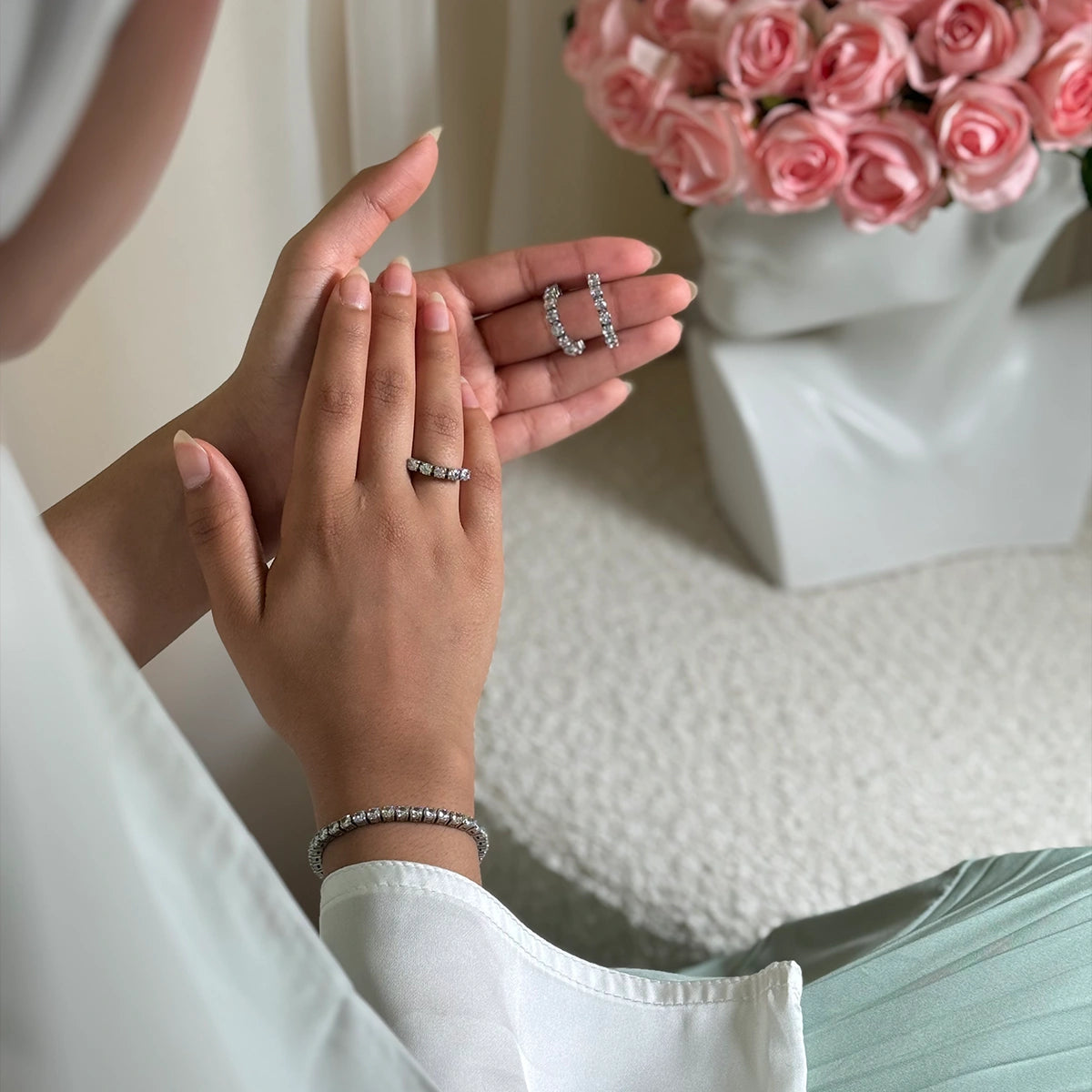 تنس / أقراط باللون الفضي