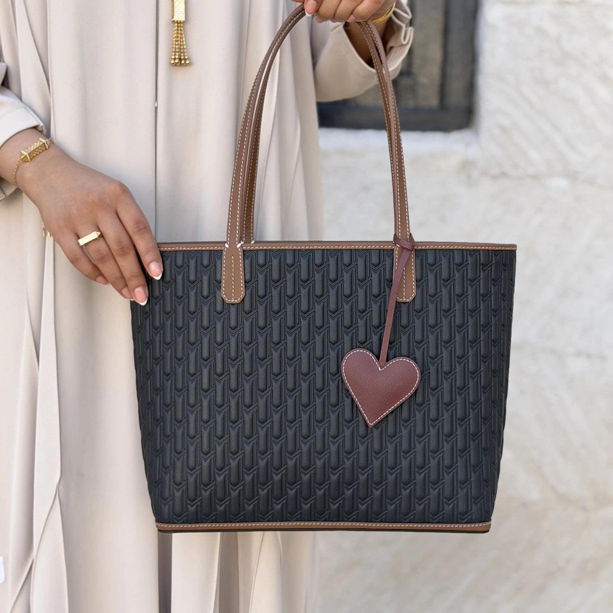 ليذر تشارم / القلب باللون البورغندي