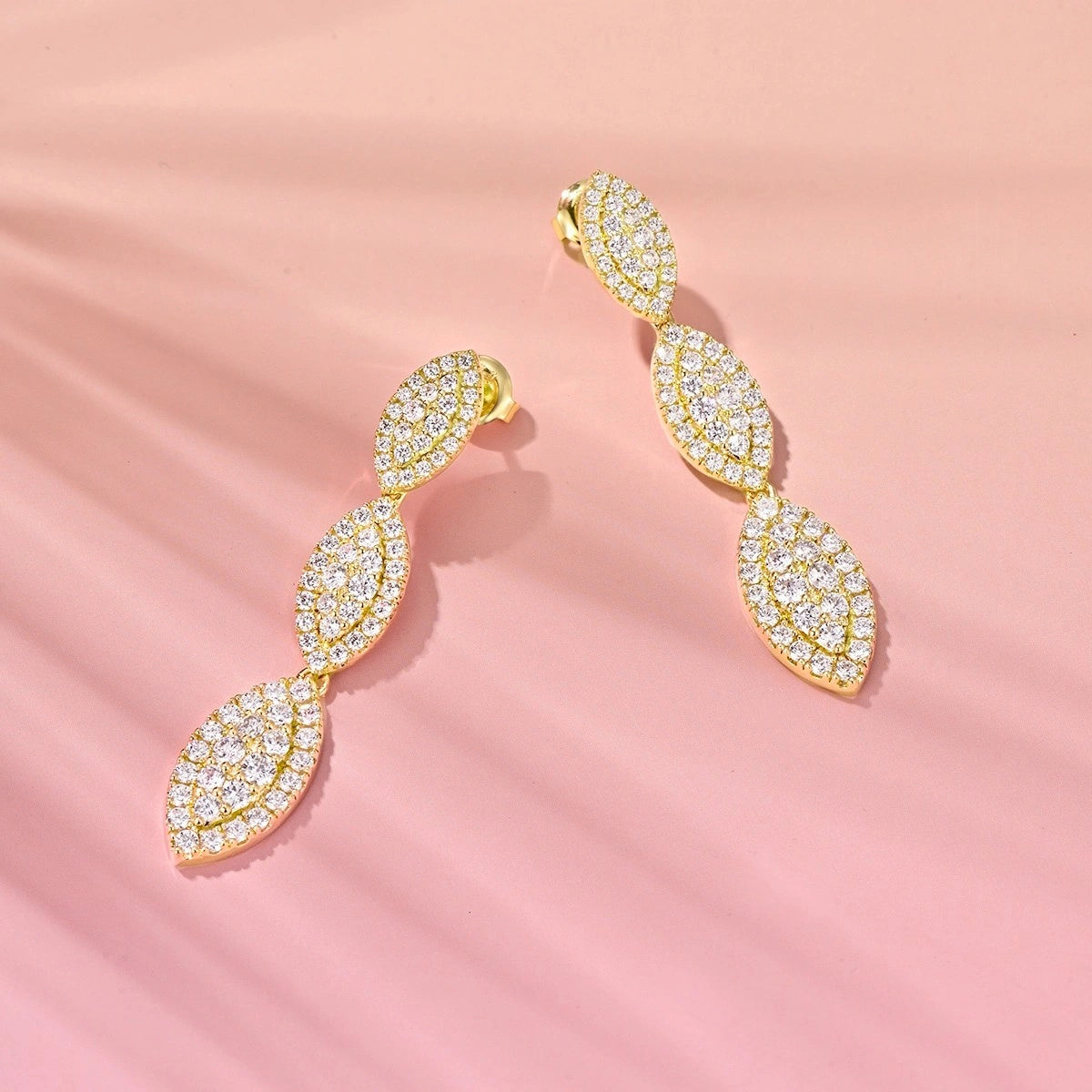 Daisy Leaf / Earrings Gold