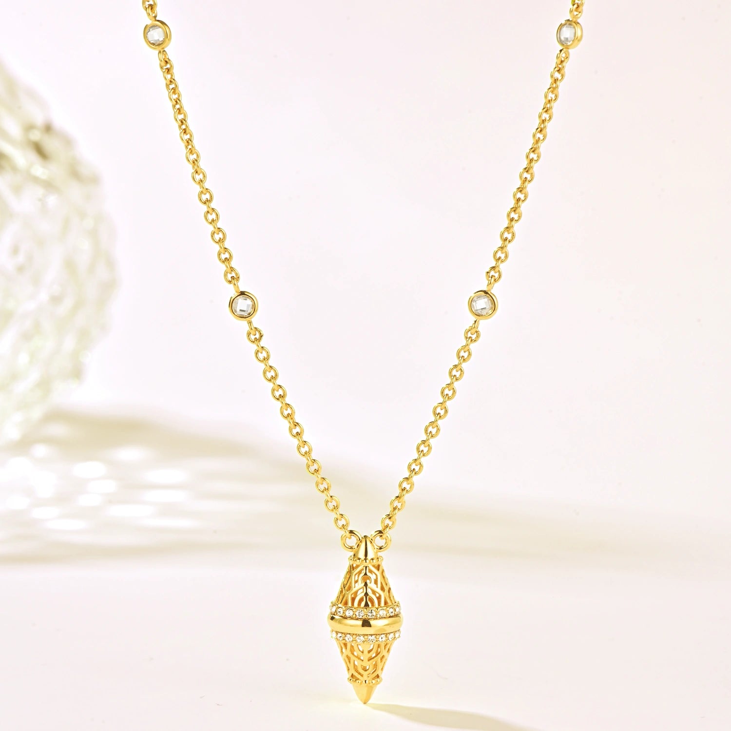 Lantern / Simple Necklace Gold