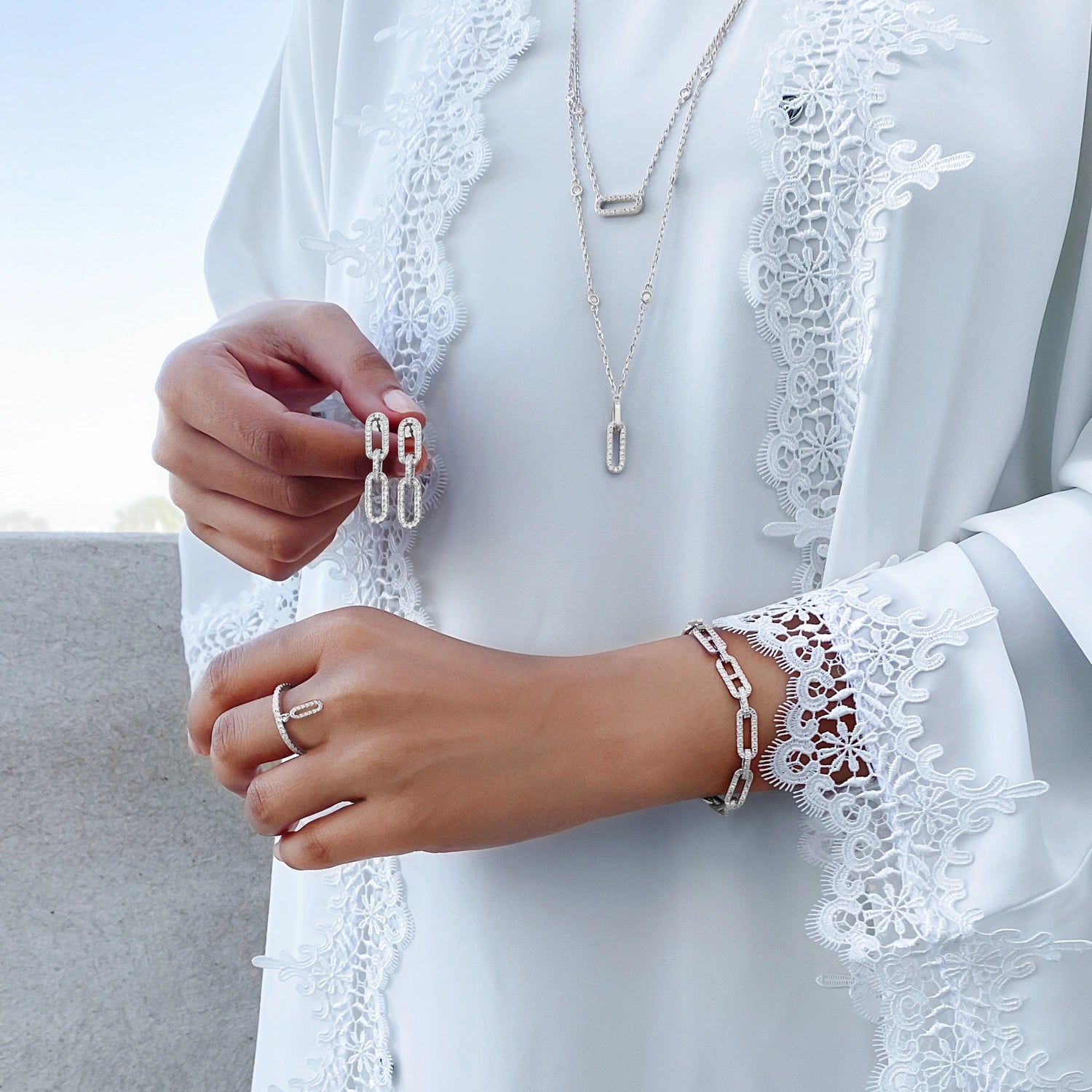 لينكس / أقراط طويلة باللون الفضي