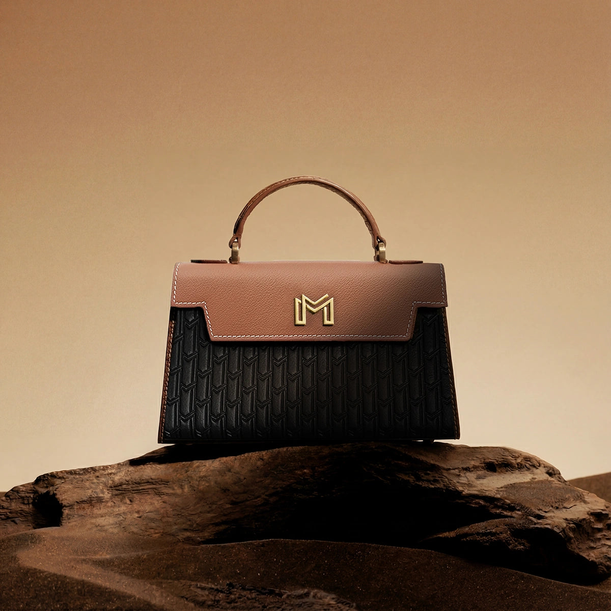 شنطة حصة / أسود مع تان