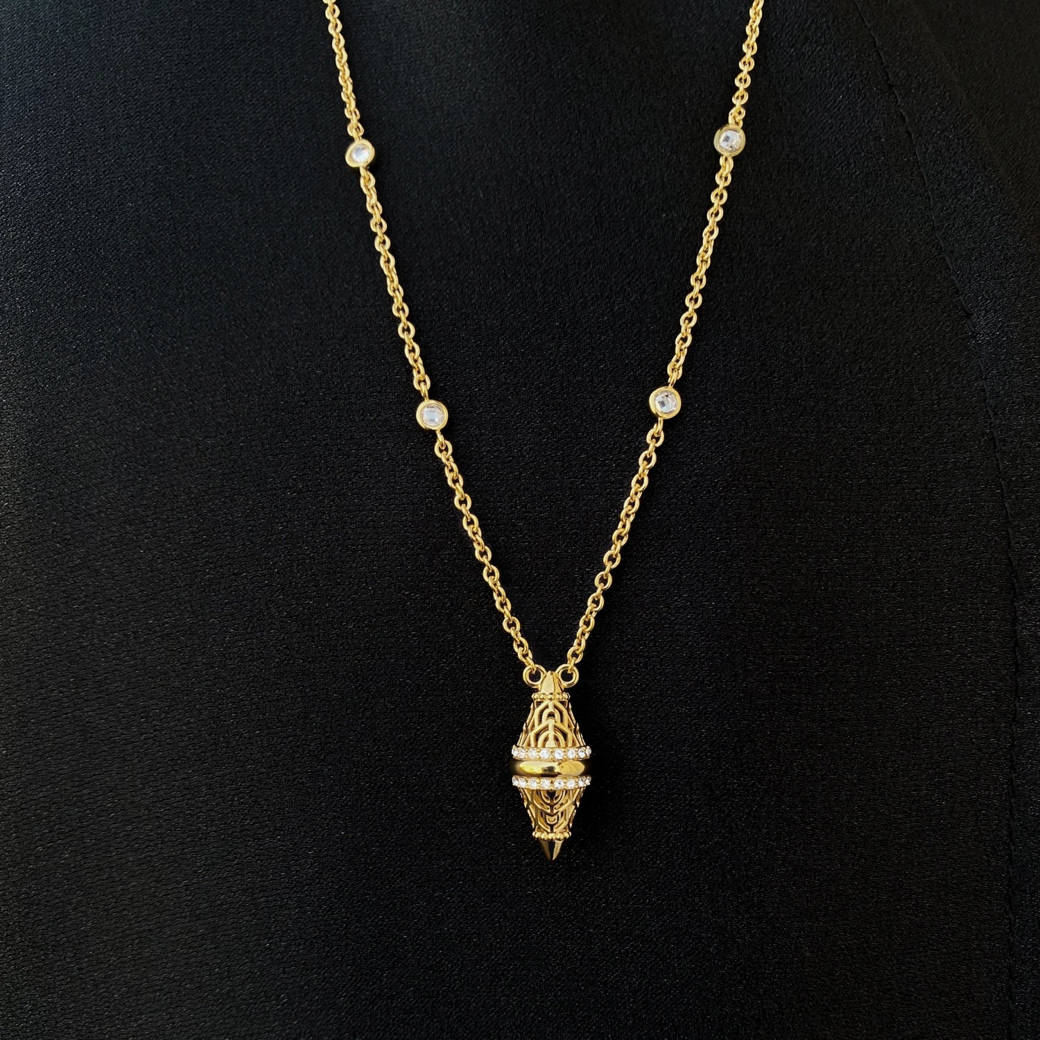 Lantern / Simple Necklace Gold