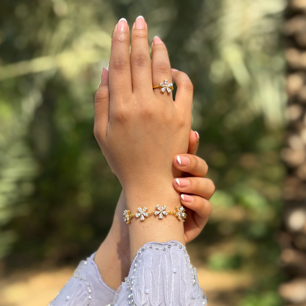 Daisy Flower / Multi Motif Bracelet Gold