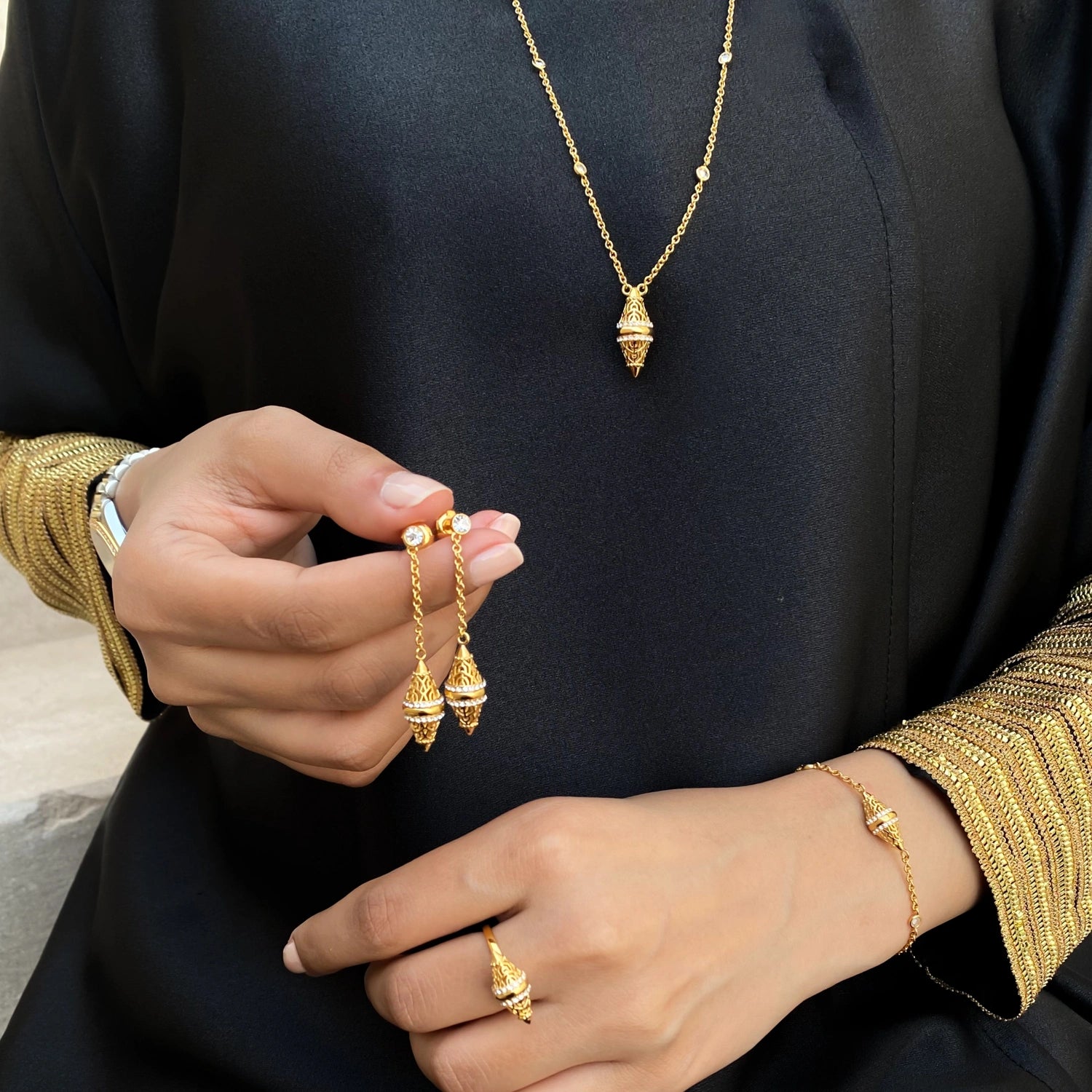 Lantern / Simple Necklace Gold